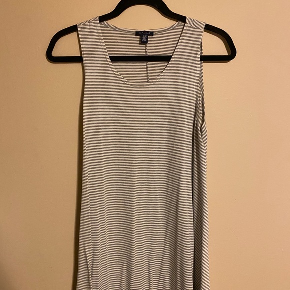 Summer dress - Picture 2 of 2